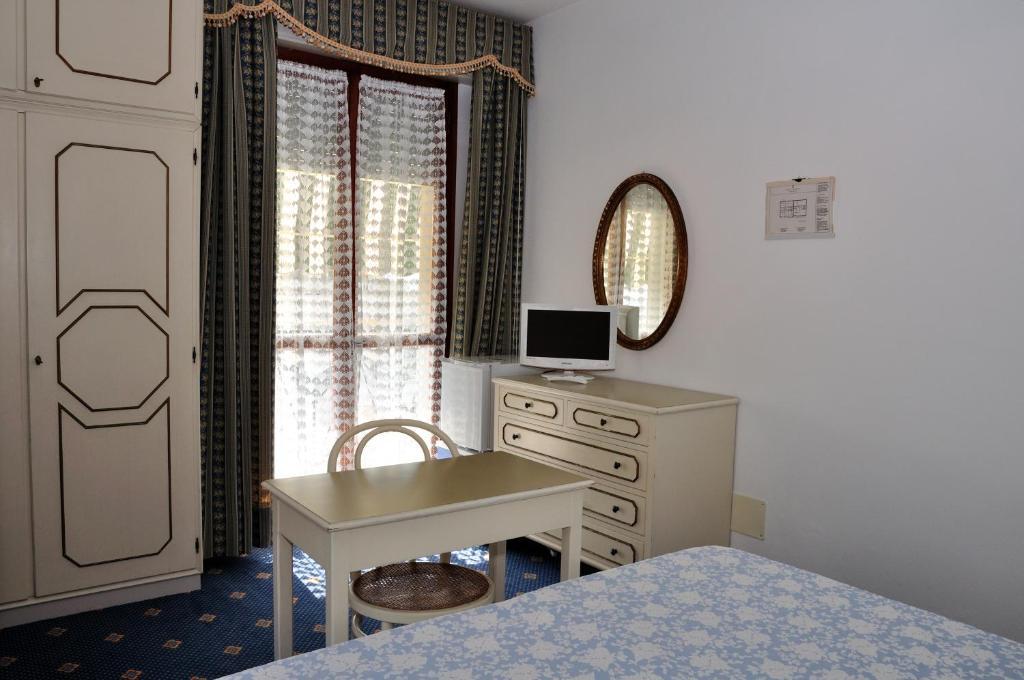 Hotel Tirreno Forte dei Marmi Szoba fotó