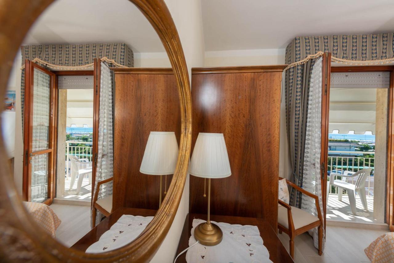 Hotel Tirreno Forte dei Marmi Kültér fotó